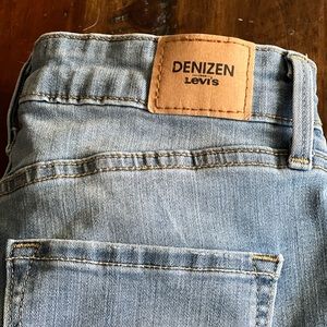 DENIZEN from Levi's Women's High Rise Skinny Jeans - Medium wash size 2 Long